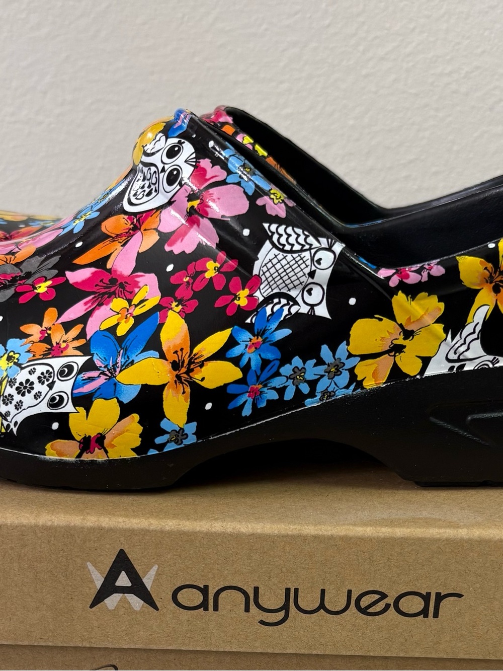 Women's 8 Anywear Sr angel healthcare professional closed back clog shoes- Owls